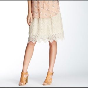 Wallpapher Women’s Ivory Bohemian Crochet Skirt, Size Medium